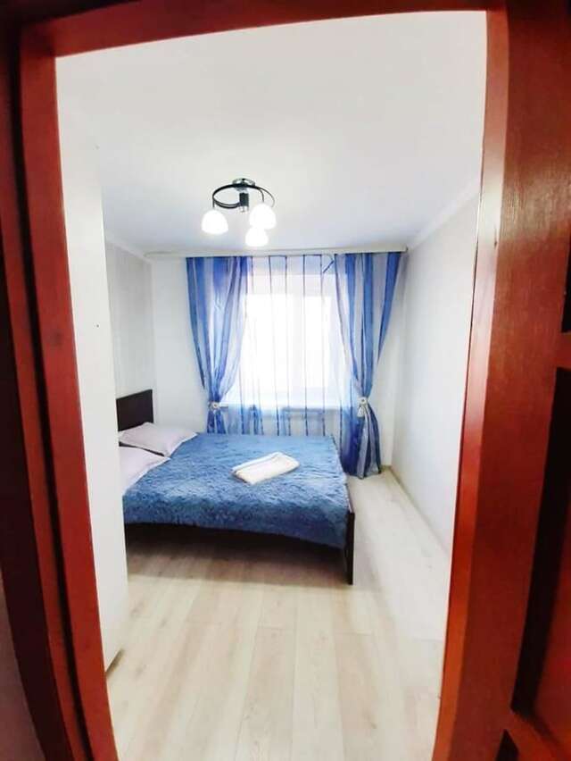 Апартаменты Apartments on Revolyutsiya 3room Уральск-14