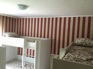 Фото номер Amazing Ionika Hostel Кровать в общем 6-местном номере для мужчин и женщин