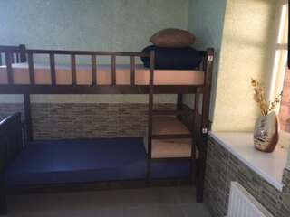 Хостелы Like Home Hostel Тирасполь Кровать в общем 6-местном номере для мужчин и женщин-2