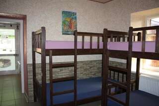 Хостелы Like Home Hostel Тирасполь Кровать в общем 6-местном номере для мужчин и женщин-8