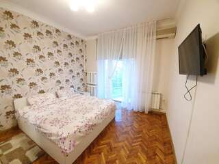 Фото Апартаменты Apartment with 2 full bedrooms in the heart of Chisinau город Кишинёв (2)