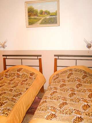 Фото номер Robežu Nams Стандартный двухместный номер с 2 отдельными кроватями