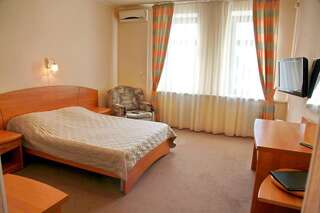 Фото номер Гостиница Аристоль Стандарт с двуспальной кроватью коттеджного типа по отдельному адресу Кисловодская 40