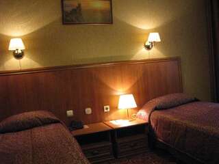 Гостиница Алые Паруса Калуга Улучшенный двухместный номер с 2 отдельными кроватями-3