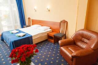 Гостиница Кипарис  Адлер Двухместный номер с 1 кроватью или 2 отдельными кроватями - Подходит для гостей с ограниченными физическими возможностями-1