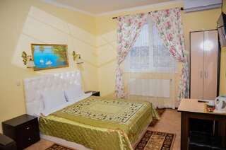 Фото номер Александрия-Домодедово Улучшенный номер с кроватью размера "king-size"
