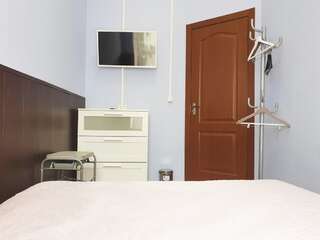 Хостел Астра на Басманной Москва Двухместный номер с двуспальной кроватью. Собственная ванная-2