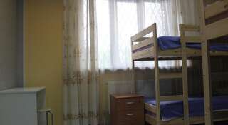 Гостиница Май Хостел Владимир Спальное место на двухъярусной кровати в общем номере для мужчин и женщин-6